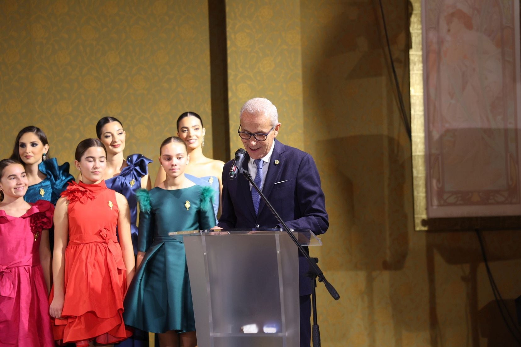 La despedida de las falleras mayores de Valencia 2025 y sus cortes de honor, en imágenes