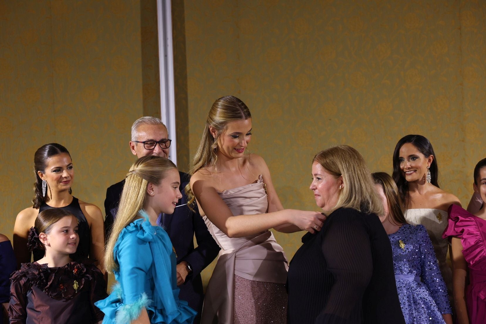 La despedida de las falleras mayores de Valencia 2025 y sus cortes de honor, en imágenes