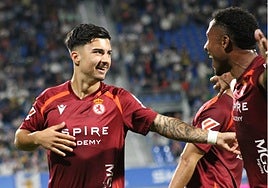 Paco Cortés celebra un gol en Zaragoza.