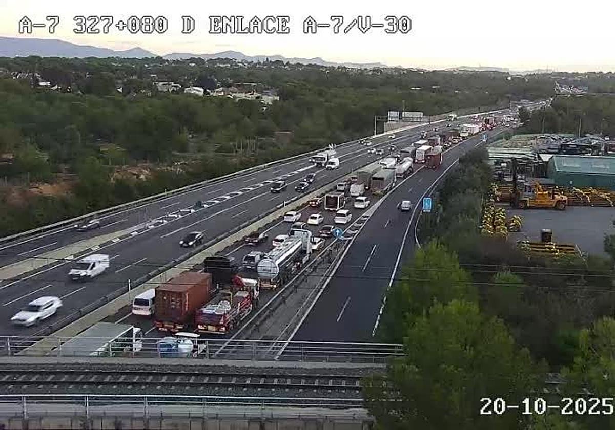 Atascos en la A-7 este lunes, 20 de octubre.