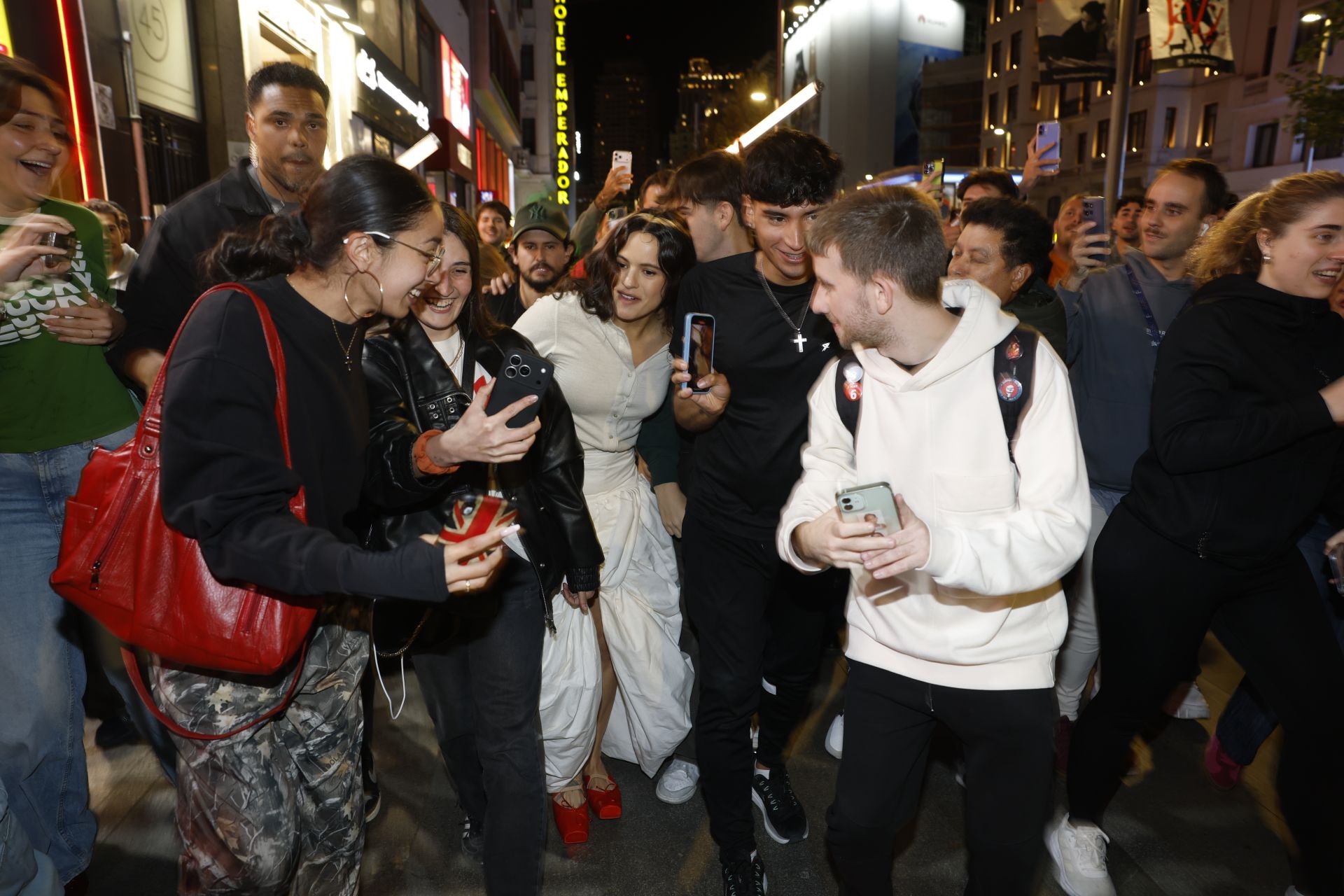 Rosalía anuncia su nuevo disco &#039;Lux&#039; y la lía en Madrid