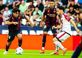 Carlos Álvarez, durante el partido ante el Rayo Vallecano, antes de caer lesionado del tobillo.