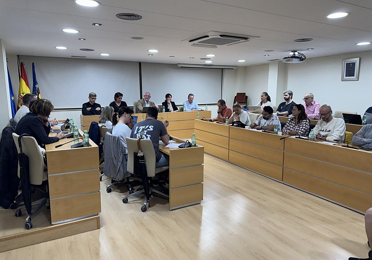 Pleno extraordinario en el quese dio luz verde a la creaciónde la Oficina de Emerge`ncias.