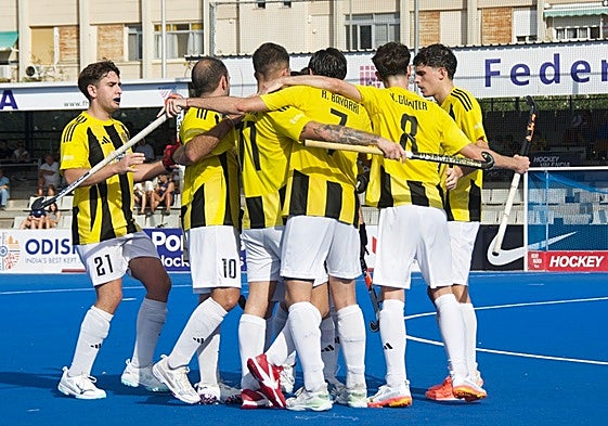 Los jugadores del Carpesa celebrando un gol