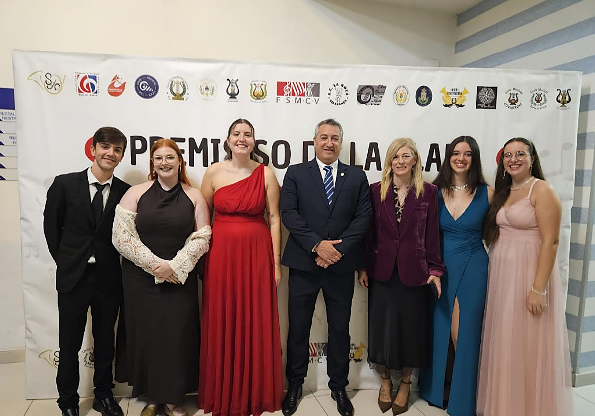 La oropesina Claudia Ortiz Arnau recibe el premio al mejor expediente académico de Grau Profesional en la X Gala Premis So de la Plana