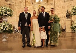 Los novios con los padres de Carlos, José Vicente Morata y Pilar Pons.
