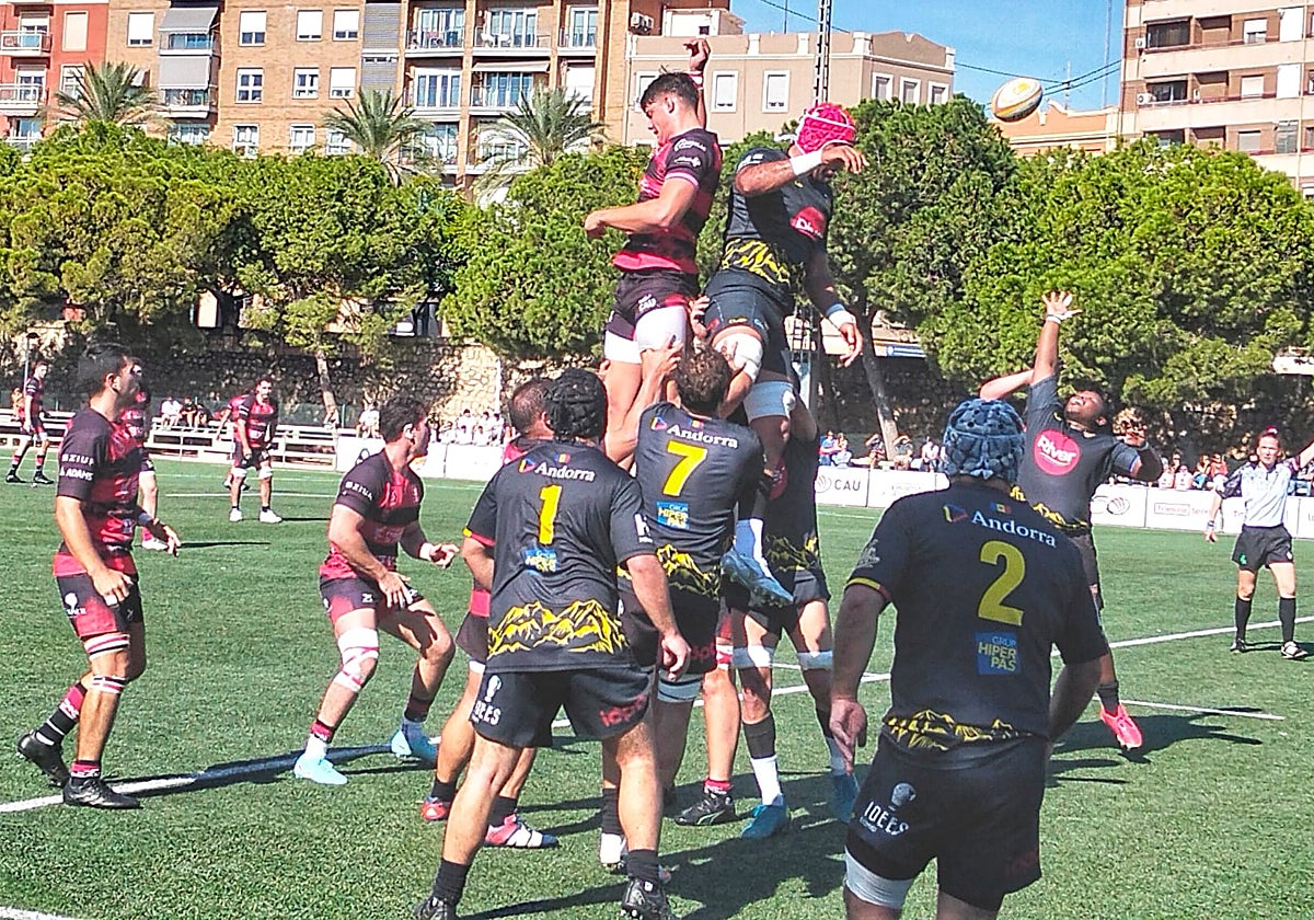 Un instante del partido de rugby.