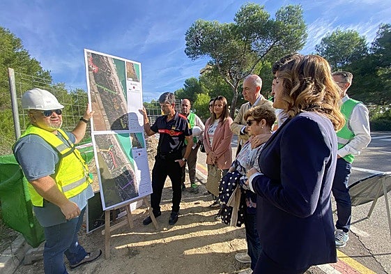 Visita de la alcaldesa de Valencia, Maria José Catalá, a la instalacion de los nuevos cañones de agua de El Saler.