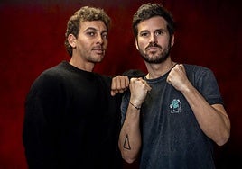 Antón Carreño (i) y Willy Barcenas (d) de Taburete posan para Europa Press.