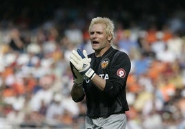Cañizares en uno de sus últimos partidos con el Valencia CF.