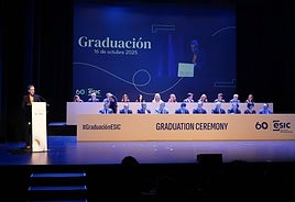 El Padre Eduardo Gómez Martín, Agustín Carrilero, Gonzalo Belenguer y el resto de los profesores.