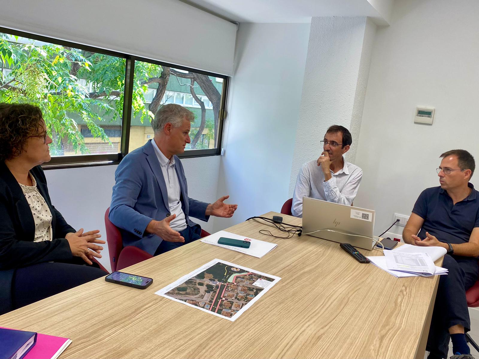 Reunión mantenida entre miembros del Ayuntamiento y la Diputación.