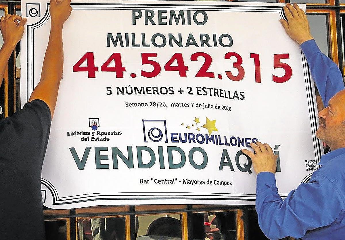 Varios ganadores de un premio millonario de Euromillones. Imagen de archivo.