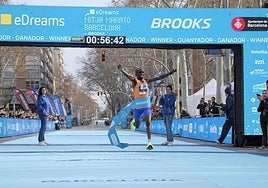 Kiplimo, cuando batió el récord del mundo en Barcelona.