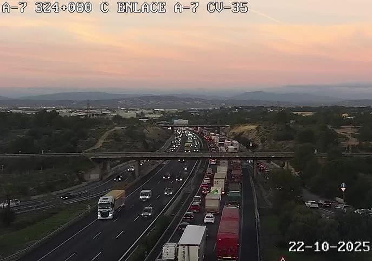 Atascos en la A-7 este miércoles, 22 de octubre.