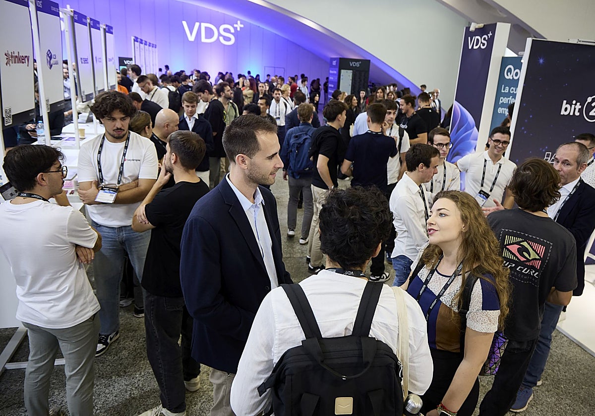 Imagen de la zona de expositores del Valencia Digital Summit 2025