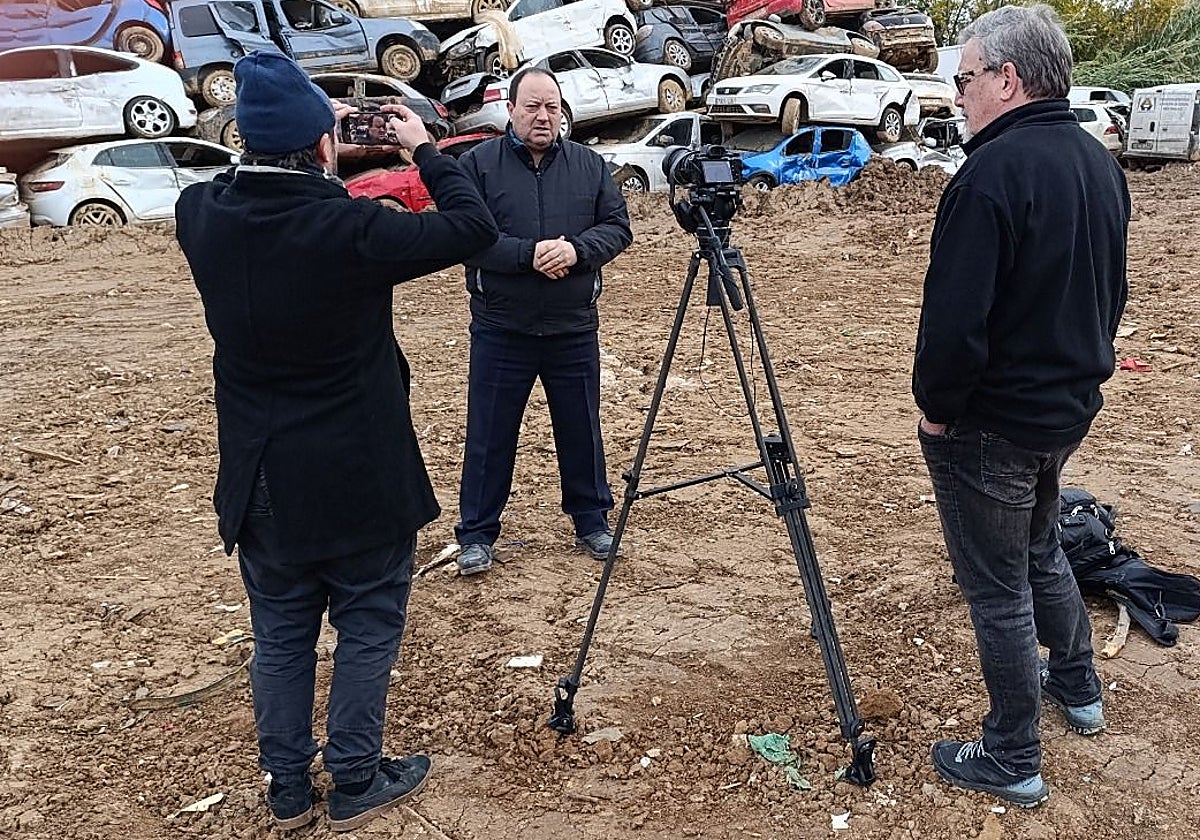 Un momento del rodaje, cuando tadavía no se habían retirado los coches.