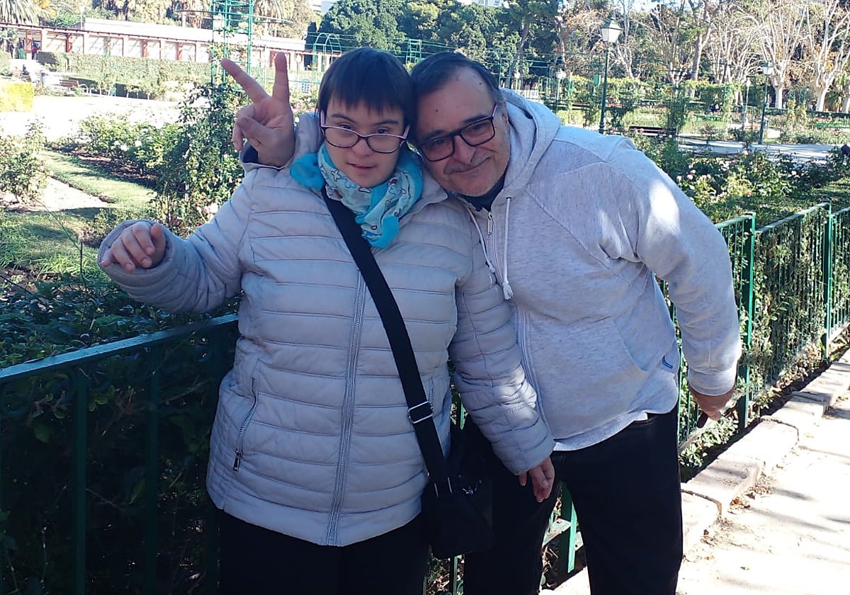 José Javier Vicent Fas con su hija, dos víctimas mortales de la catastrófica dana.