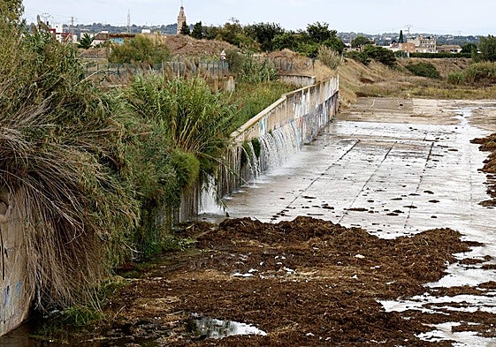 Agua en el barranco del Carraixet en el temporal de finales de septiembre.