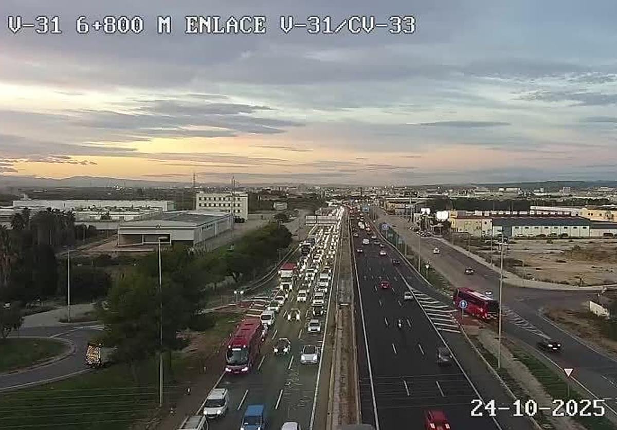 Atascos en la V-31 este viernes, 24 de octubre.