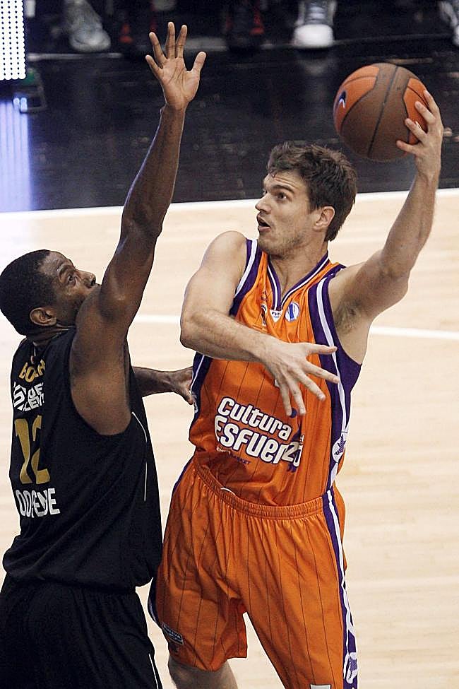 Tiago Splitter, en su etapa con el Valencia Basket.