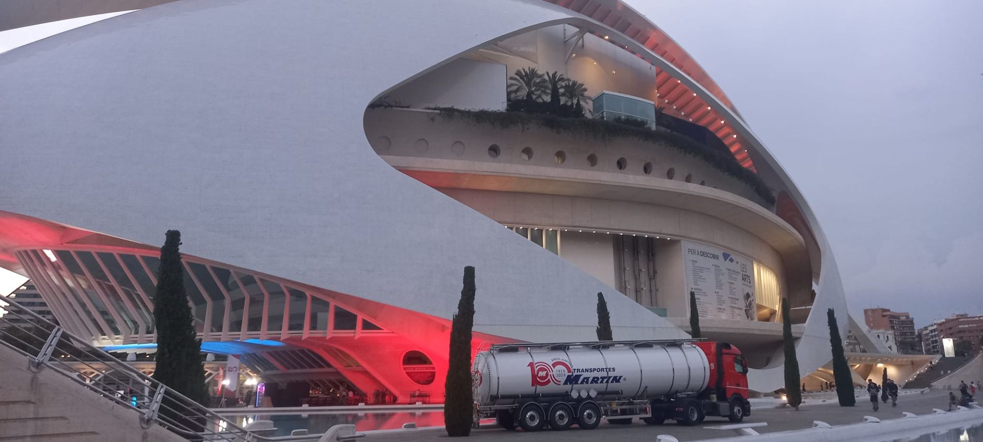 Imagen secundaria 1 - Transportes Martín celebra su centenario en la Ciudad de las Artes y las Ciencias de Valencia