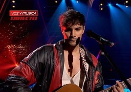 Mateo, nieto de una leyenda del fútbol mundial, entra en La Voz por la puerta grande