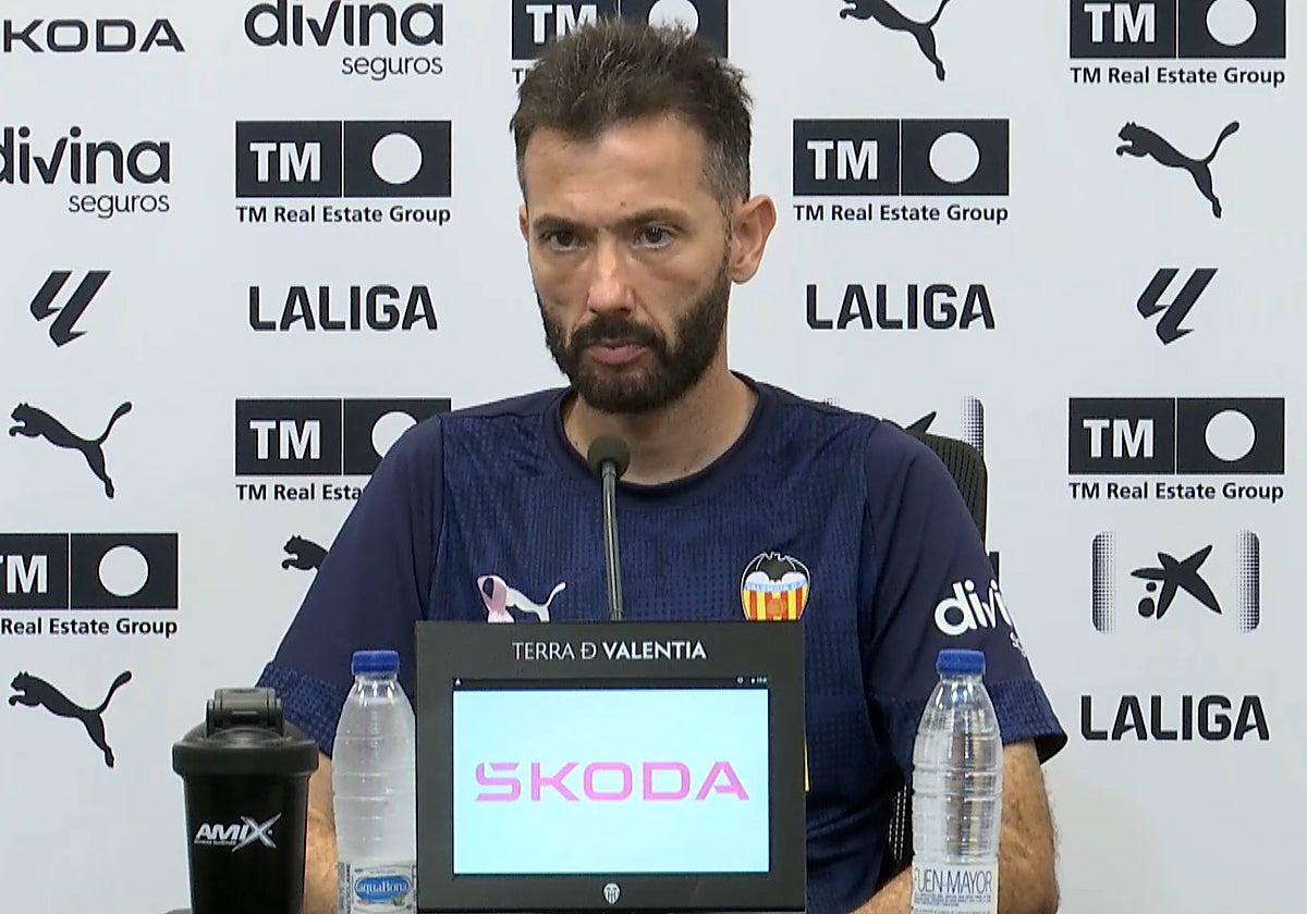 Carlos Corberán, en rueda de prensa.