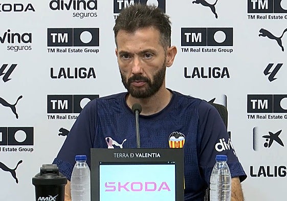 Carlos Corberán, en rueda de prensa.