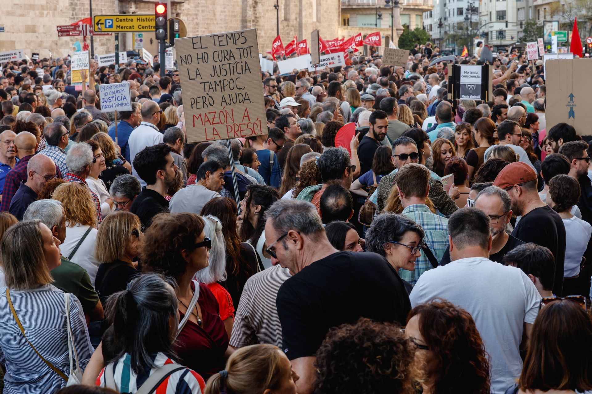Fotos de la manifestación en recuerdo de las víctimas de la dana en el primer aniversario