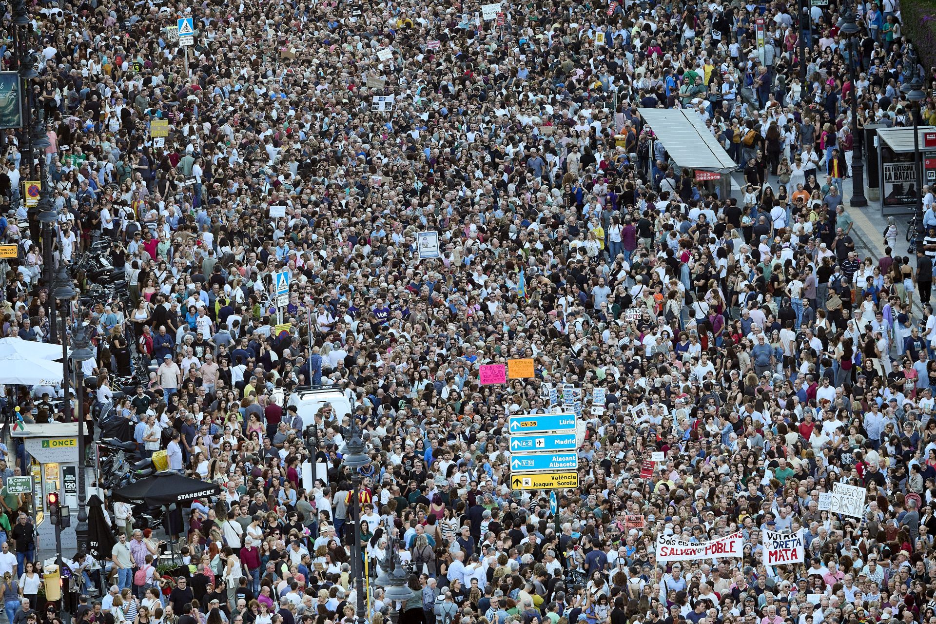 Fotos de la manifestación en recuerdo de las víctimas de la dana en el primer aniversario