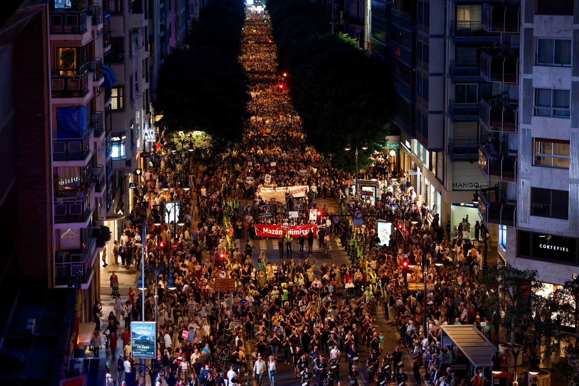 Fotos de la manifestación en recuerdo de las víctimas de la dana en el primer aniversario