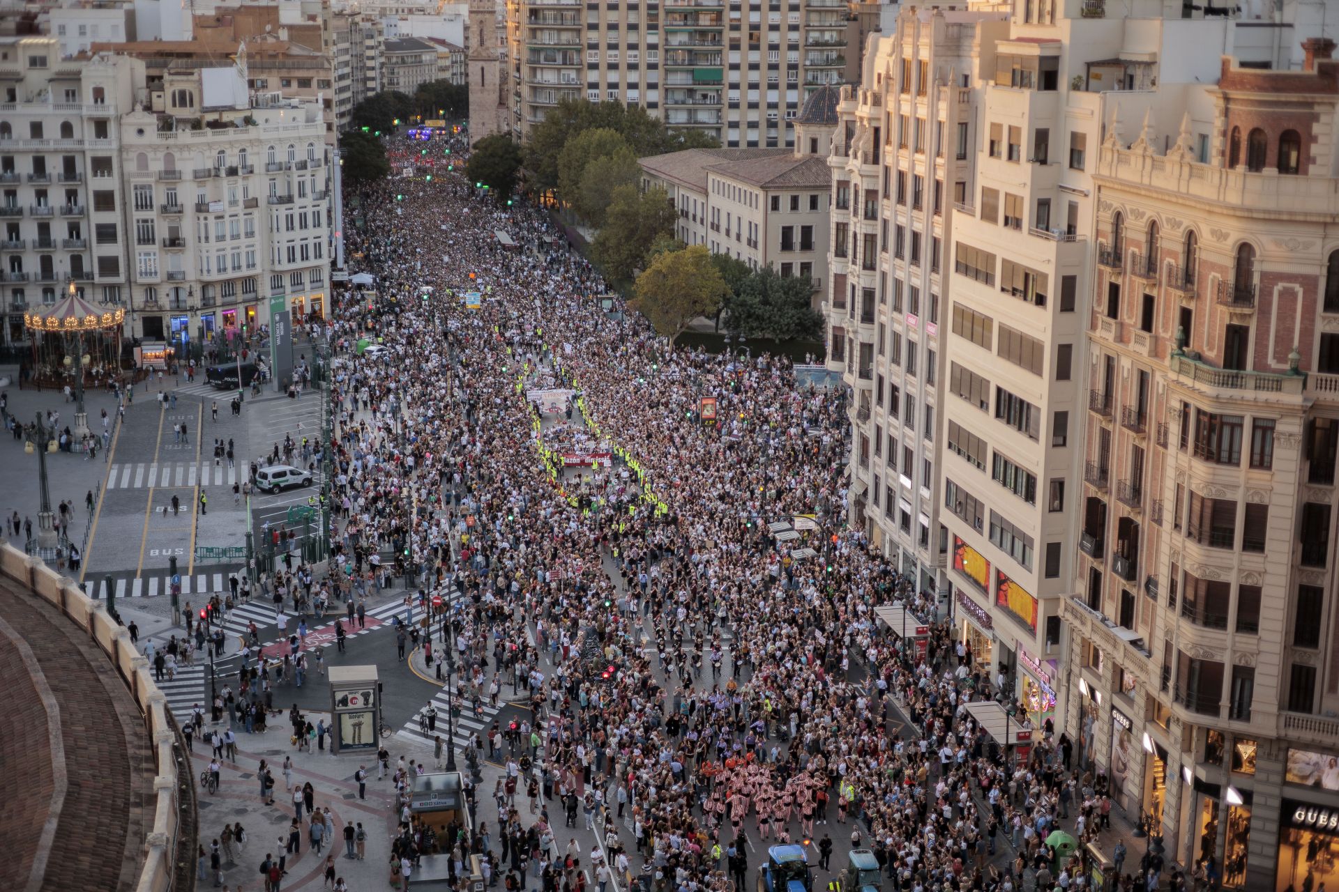Fotos de la manifestación en recuerdo de las víctimas de la dana en el primer aniversario