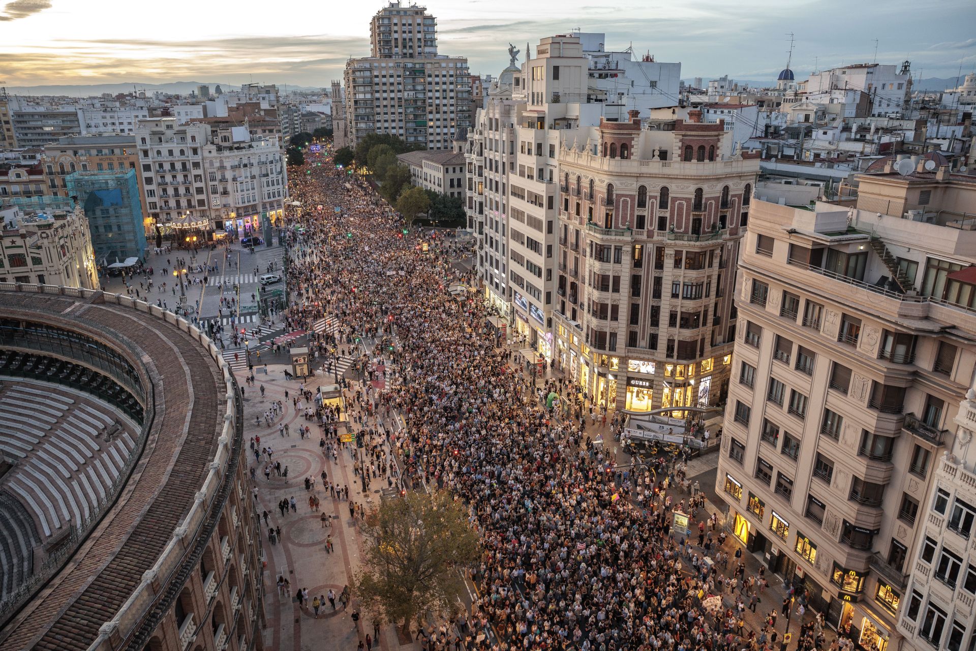 Fotos de la manifestación en recuerdo de las víctimas de la dana en el primer aniversario