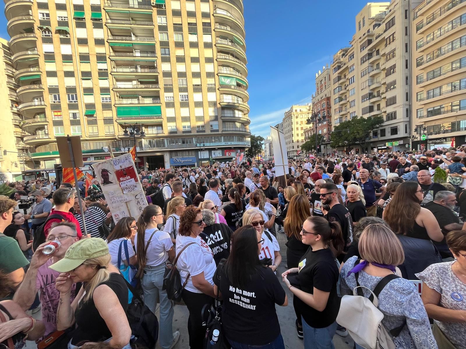 Fotos de la manifestación en recuerdo de las víctimas de la dana en el primer aniversario