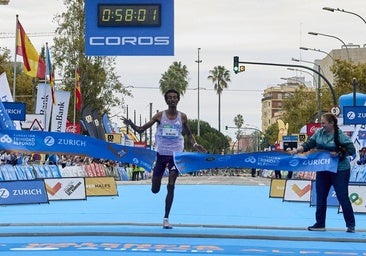 Kejelcha y Ngetich vuelan en Valencia, pero el viento les deja sin récords mundiales