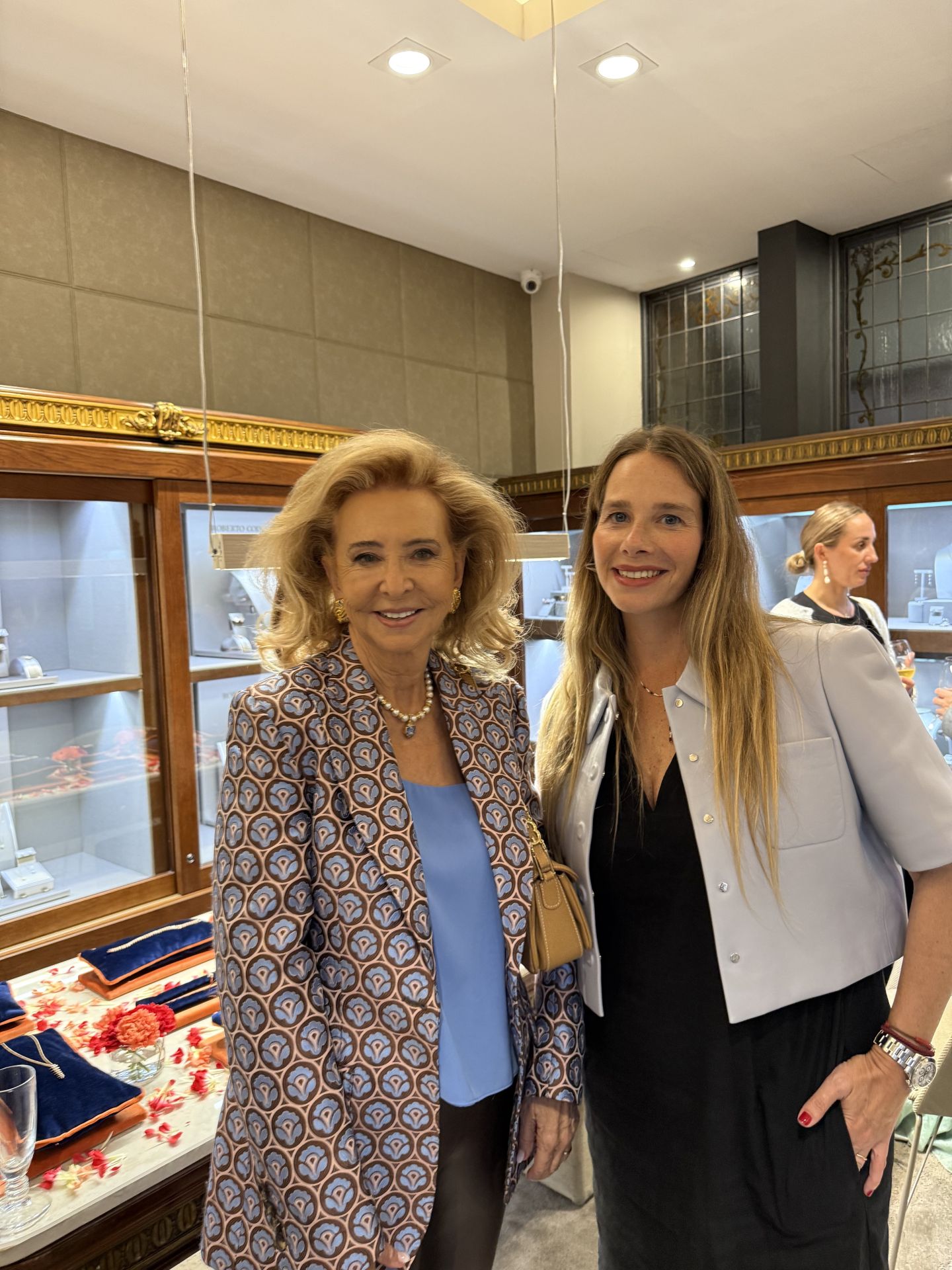 Mayrén Beneyto con una de las creadoras de Gold&Roses.