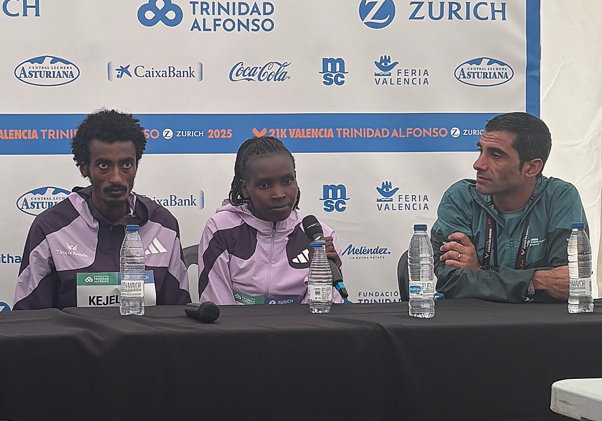 Kejelcha y Ngetich, en la rueda de prensa tras el Medio Maratón.