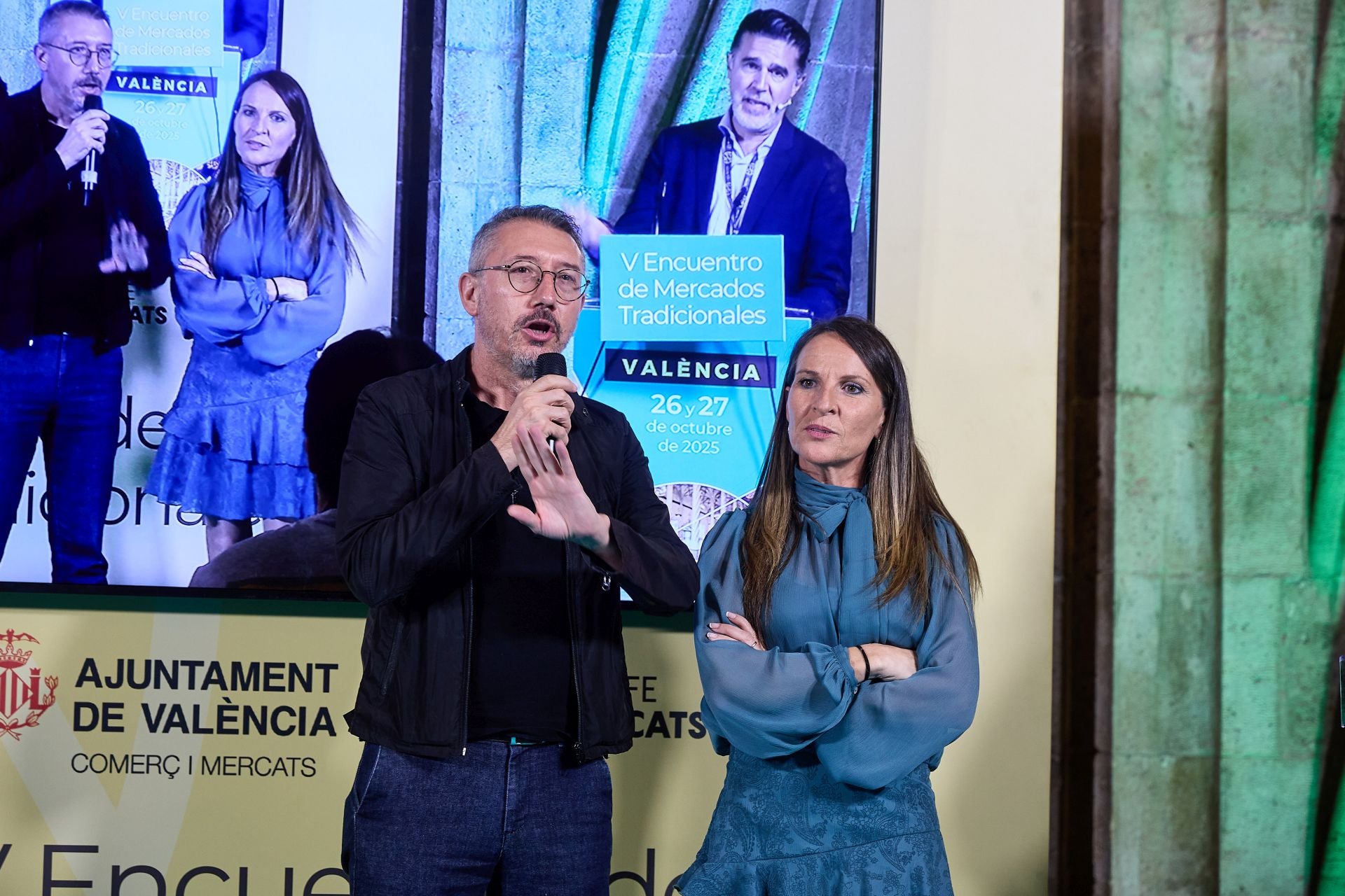 FOTOS | Homenaje al valor de los mercados tradicionales de la dana