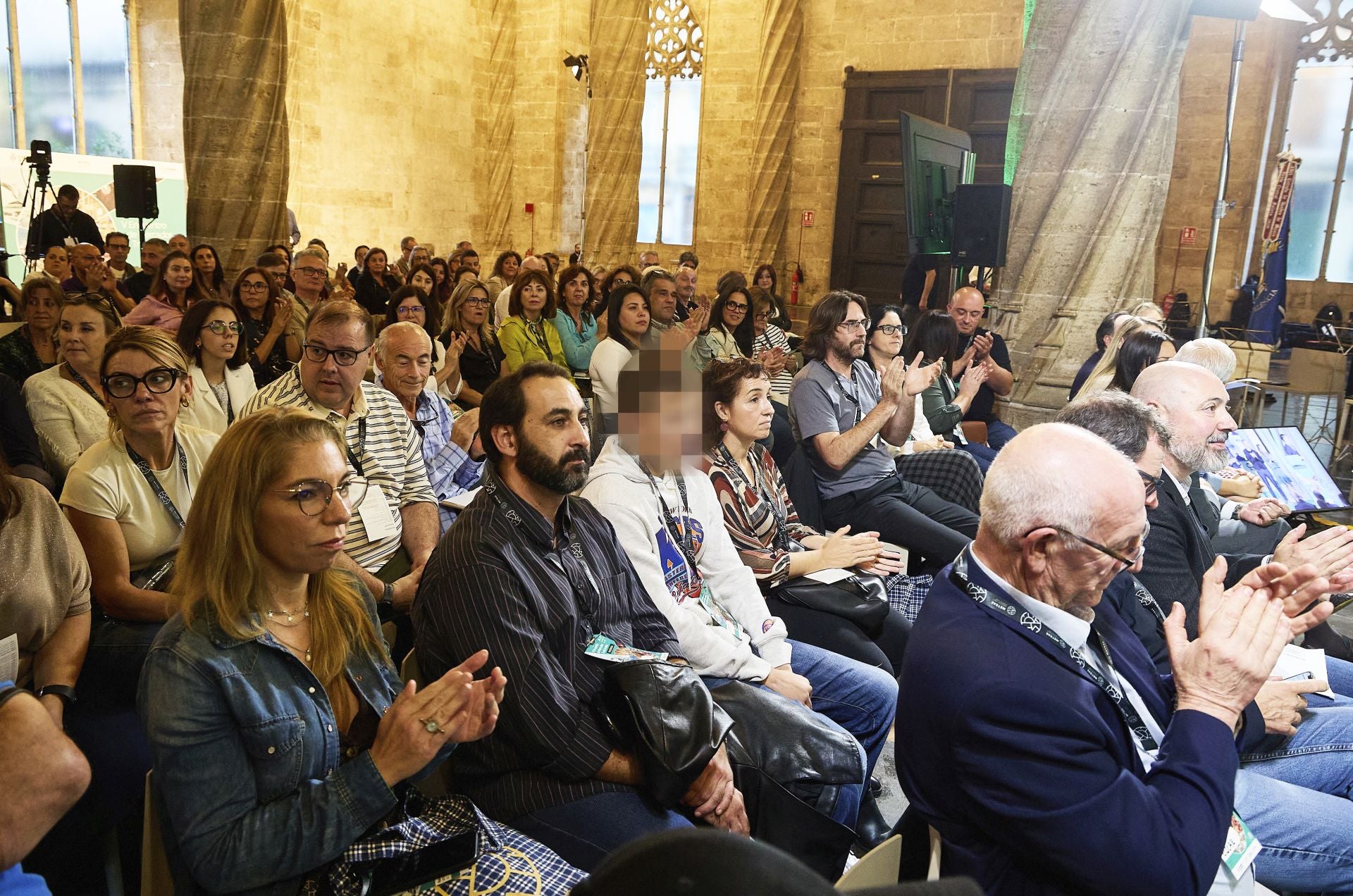 FOTOS | Homenaje al valor de los mercados tradicionales de la dana