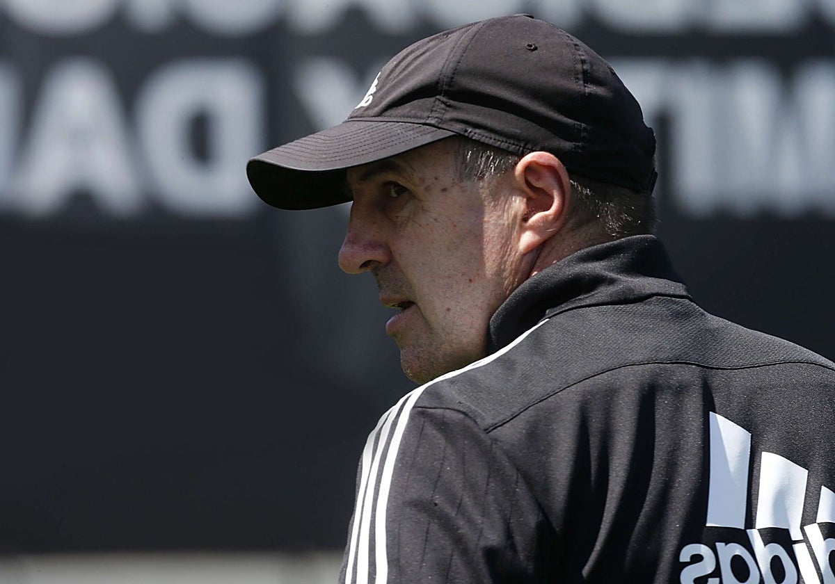 José Manuel Ochotorena, en una de sus etapas con el Valencia.