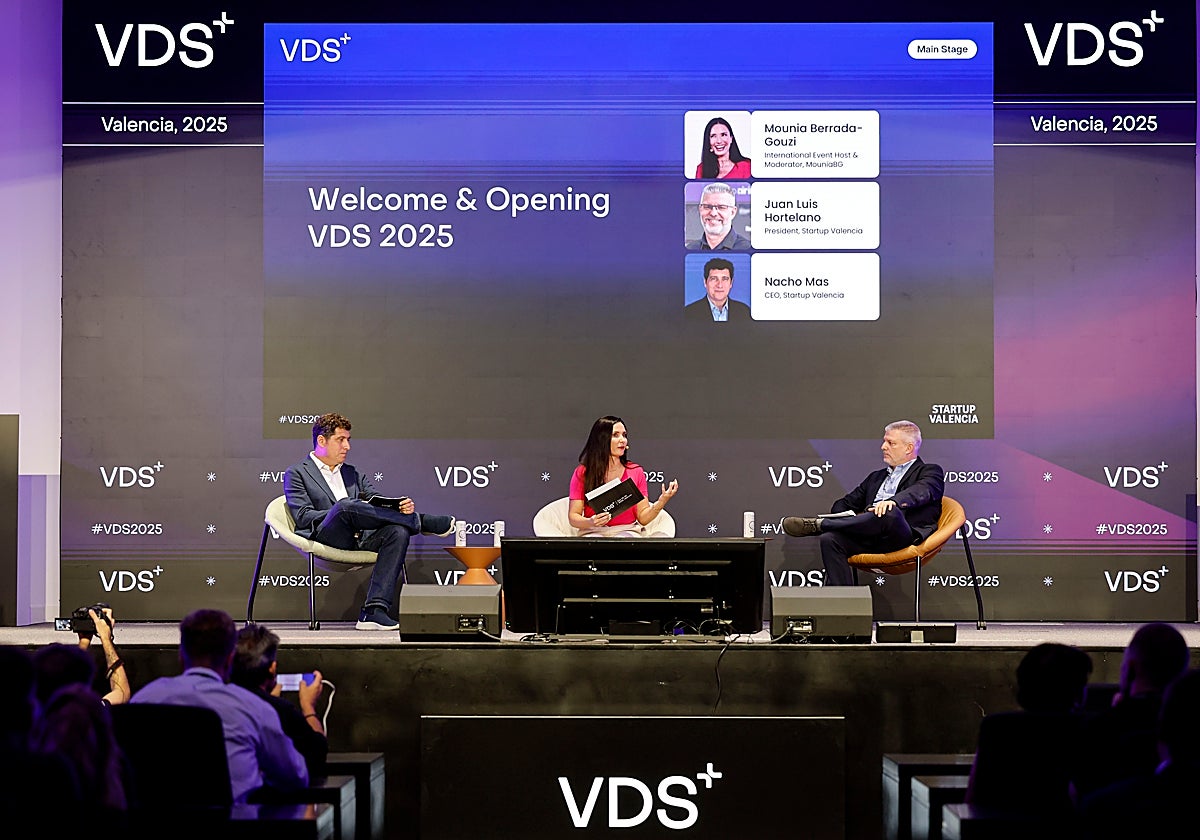 Nacho Mas y Juan Luis Hortelano, en un coloquio dirigido por Mounia Berrada-Gouzi, durante la reciente edición de VDS.