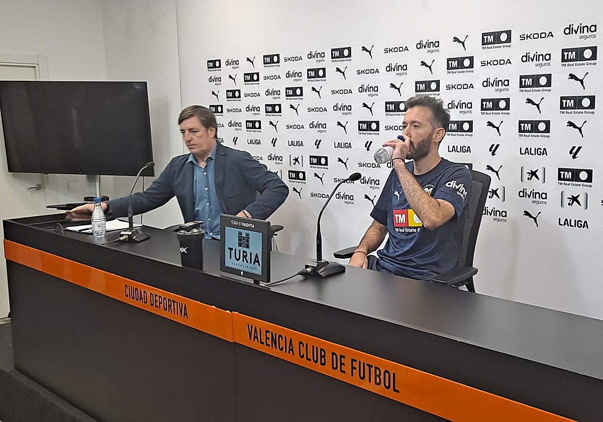 Carlos Corberán, en la sala de prensa de la ciudad deportiva este mediodía.