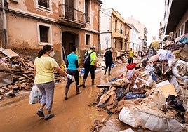 Una calle de la localidad de Aldaia dos días después de la dana.