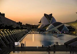 Puesta de sol en la ciudad de las Artes y las Ciencias.