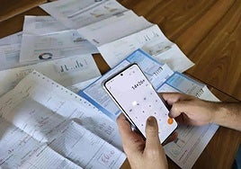 Una bombilla encendida.