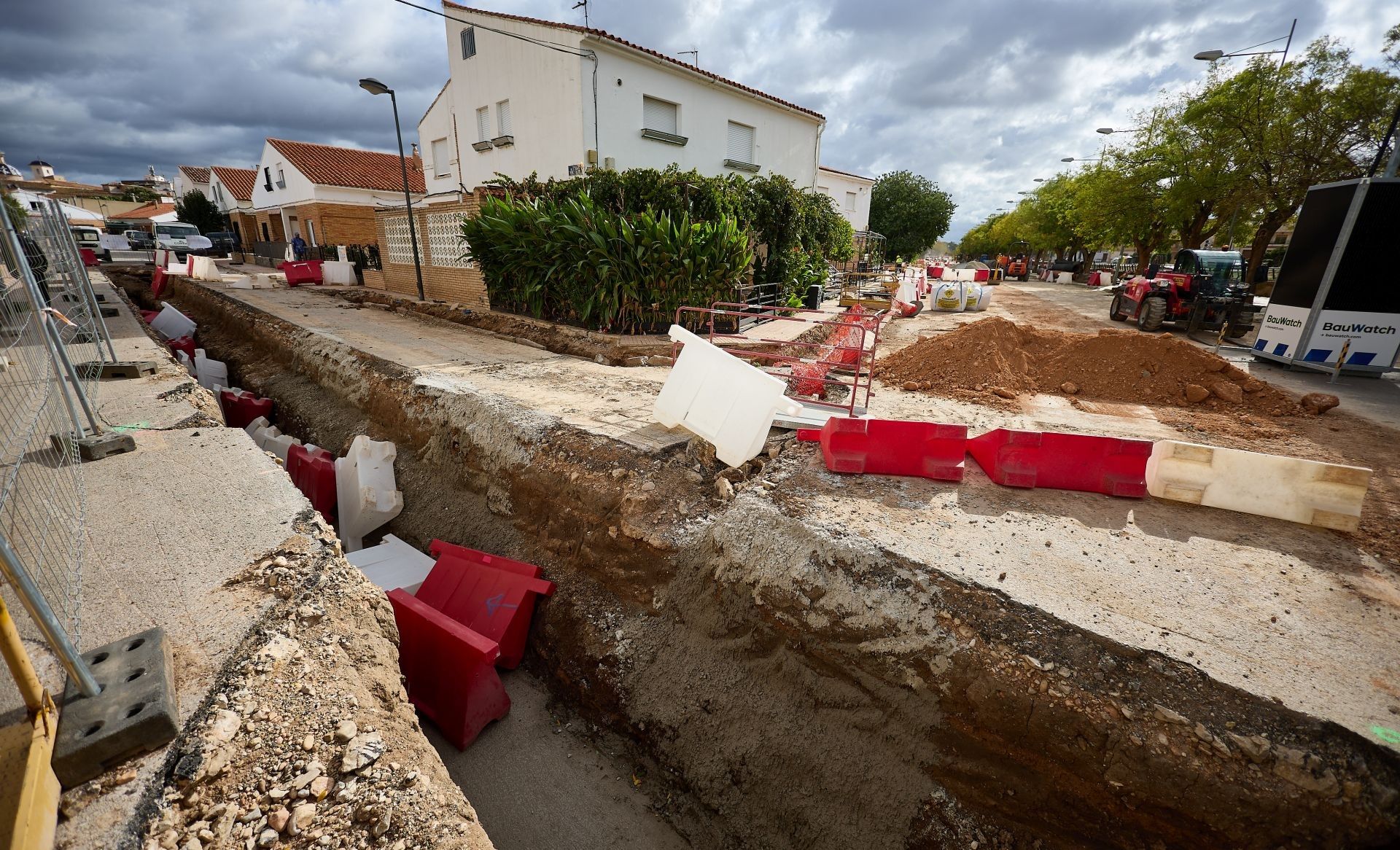 Trabajos de reconstrucción de la dana en el barrio de La Fuente en Utiel.
