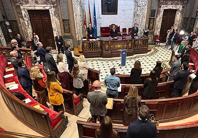 Minuto de silencio este martes en el pleno del Ayuntamiento.