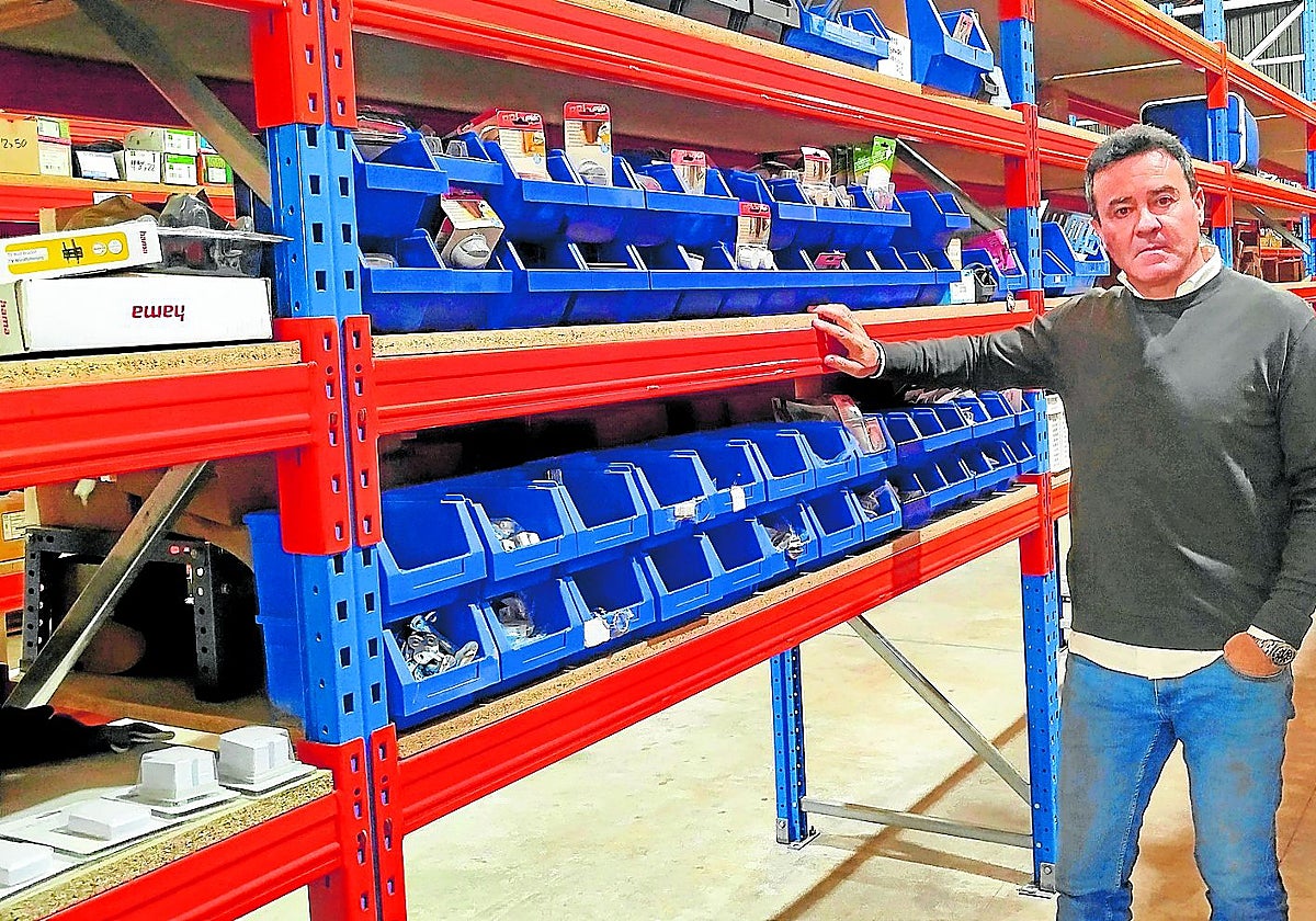 Rodrigo Tarín vio como se inundó y ha tenido que empezar de nuevo.