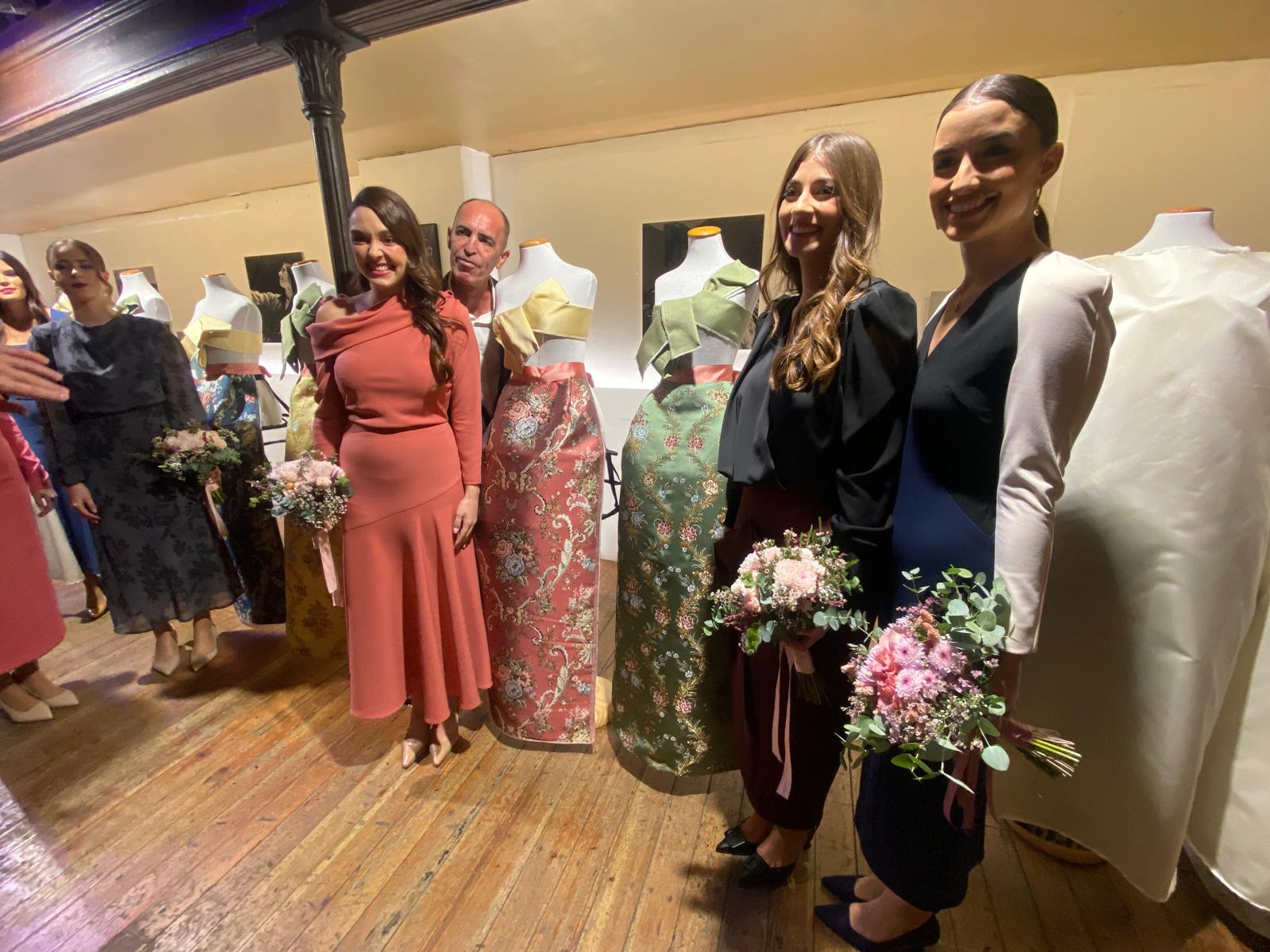 FOTOS | Así son las telas de los trajes de la corte de honor de Carmen Prades, fallera mayor de Valencia 2026